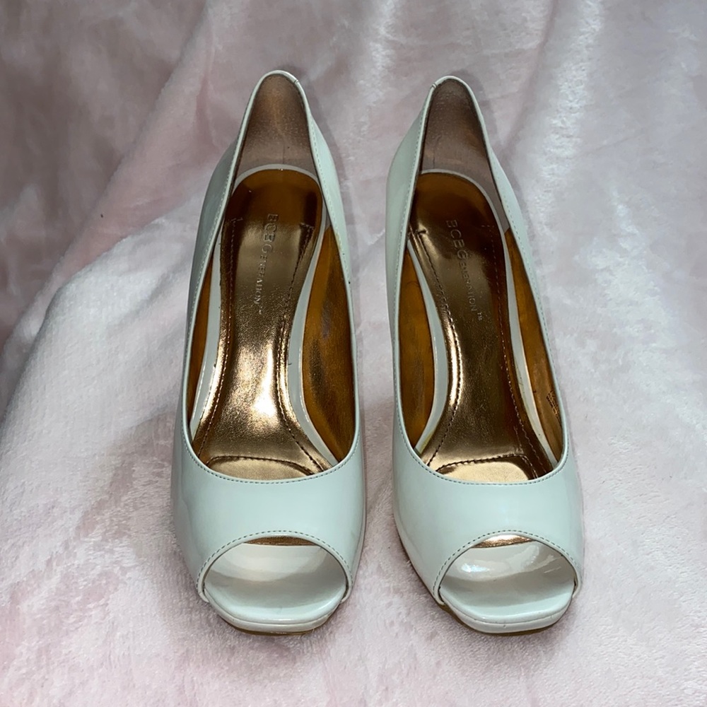 BCBGeneration WHITE PATENT PEEP TOE PUMPS
